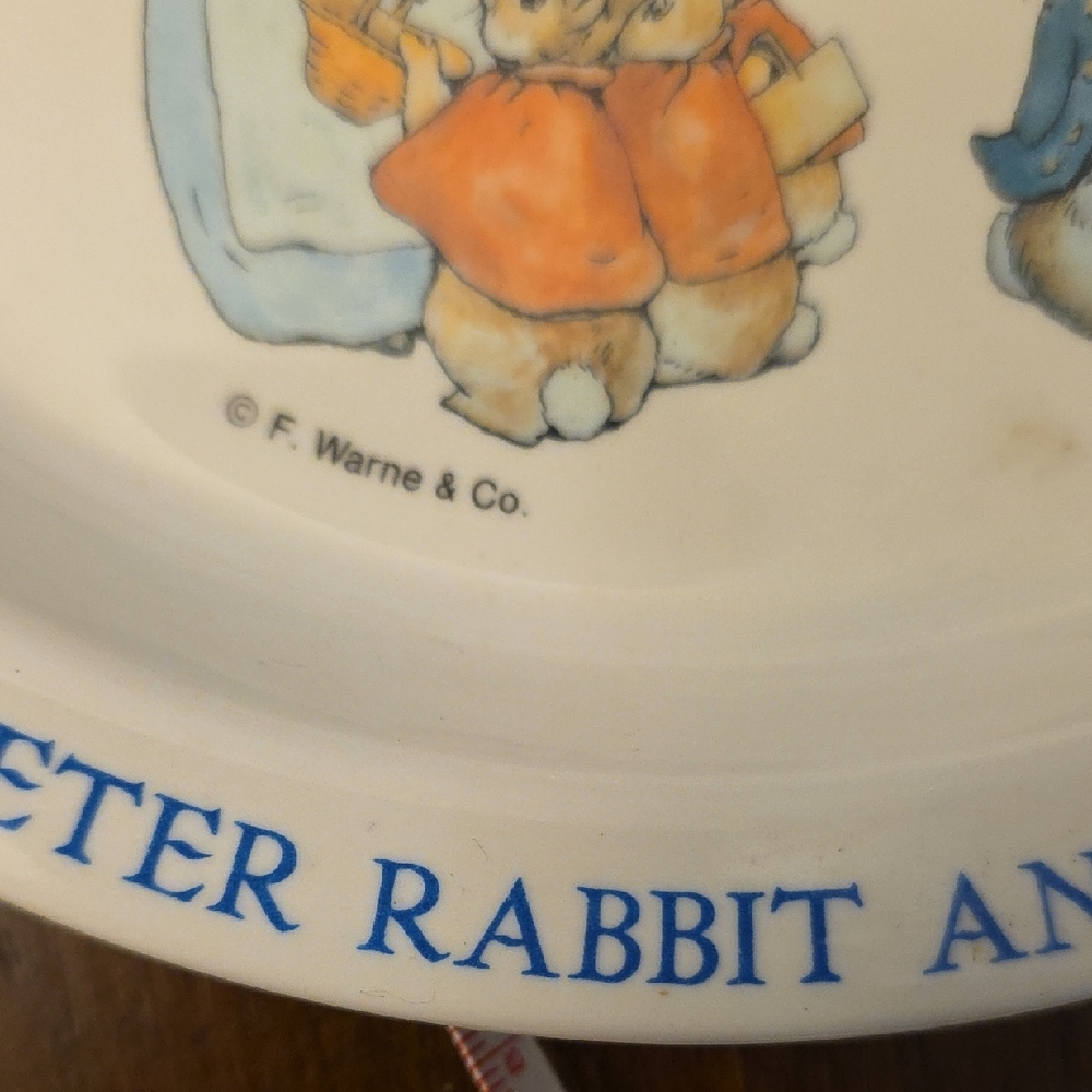 Peter Rabbit and Friends Divided Plate - Picture 4 of 10